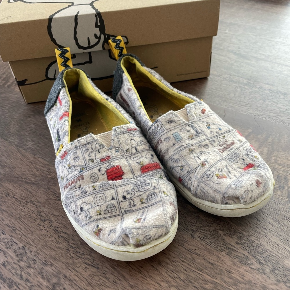 Toms Peanuts Alpargata Snoopy Comics Felt Slip-On Youth in Size Y 1